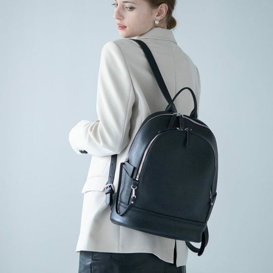 A female model is carrying a backpack "Forcoli" Color:Black