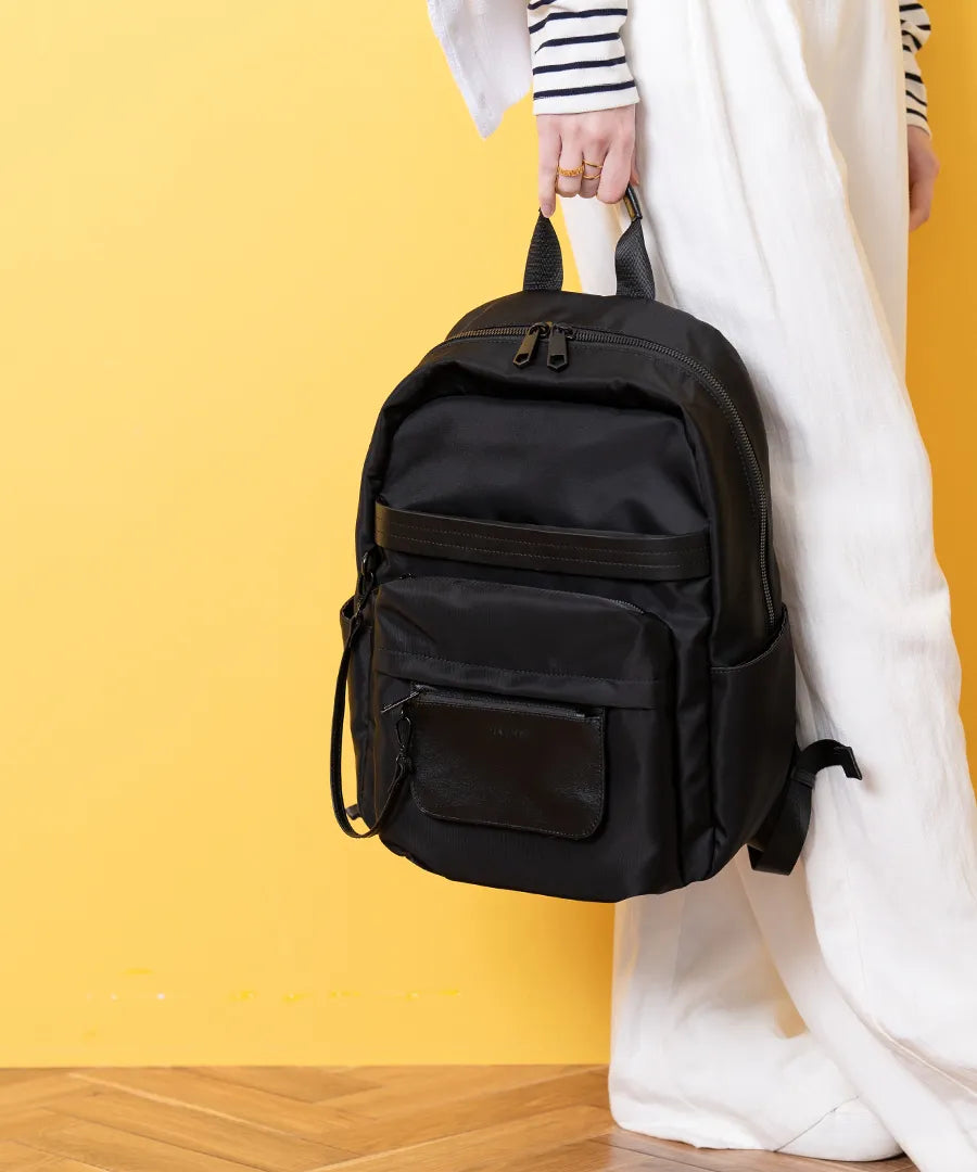 A female model has a backpack "Ragalo" in her hand