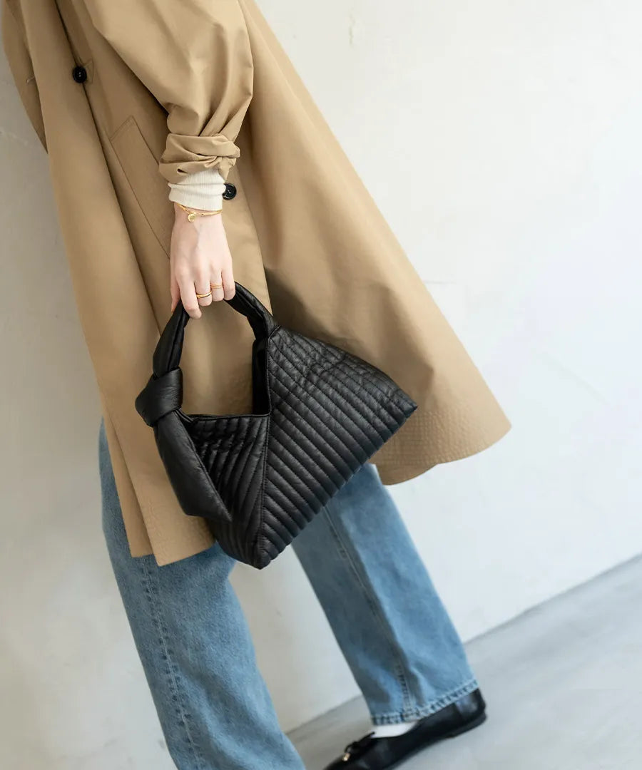 A female model is holding a hand bag "Aulie" Color:Black