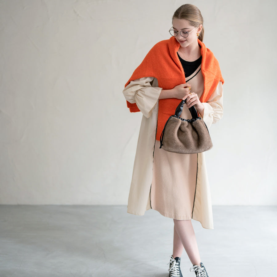 A female model is holding a tote bag "Dollfur". Color: Mocha greige