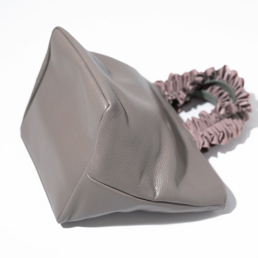 Hand bag "Frillka" bottom. Color:Gray x Ash pink