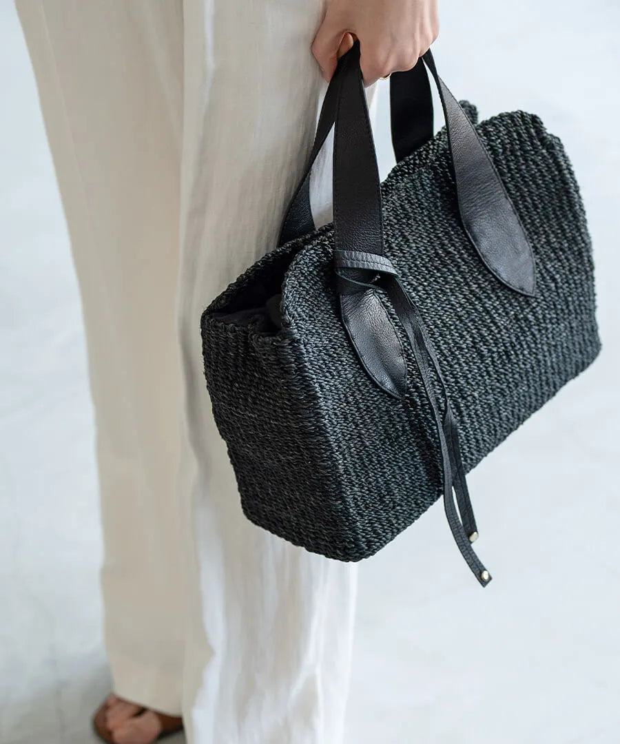 POMTATA 「Square Basket bag」 Color: Black x Black