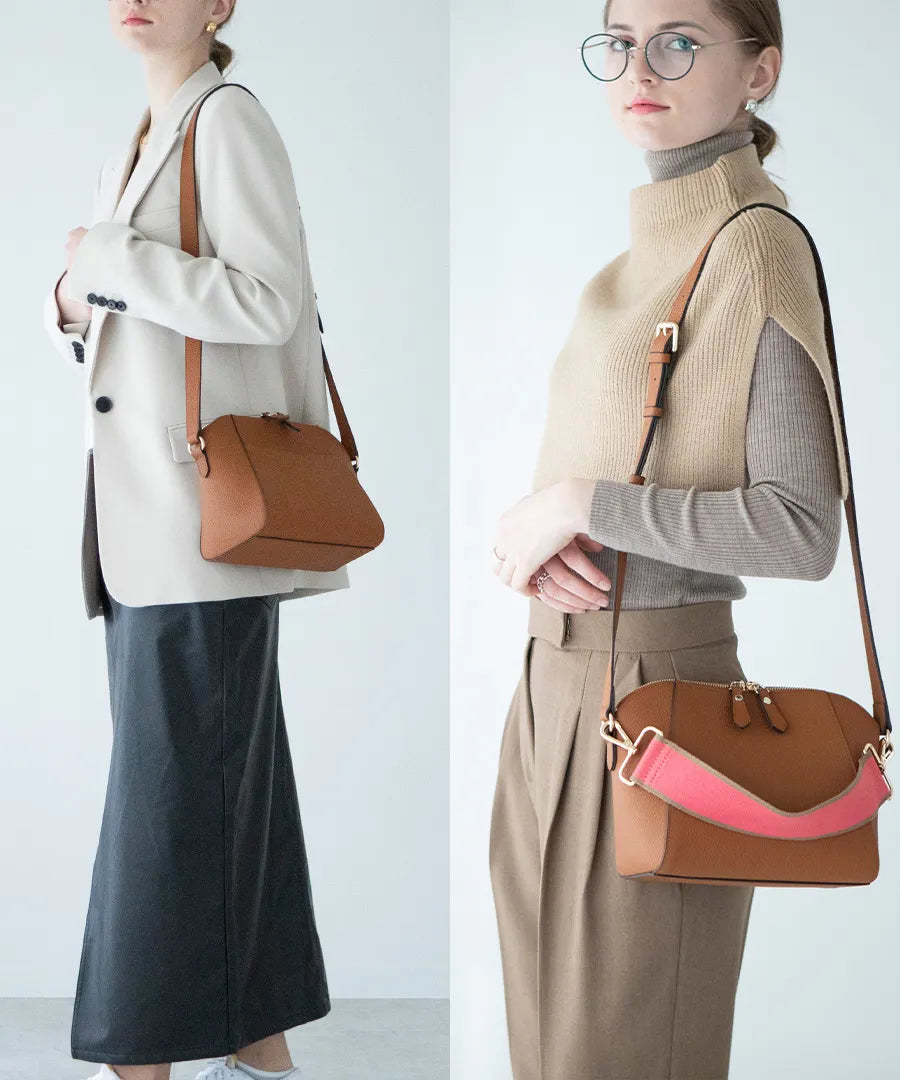 A female model is carrying a shoulder bag "Herena" over her shoulder. Color:Camel