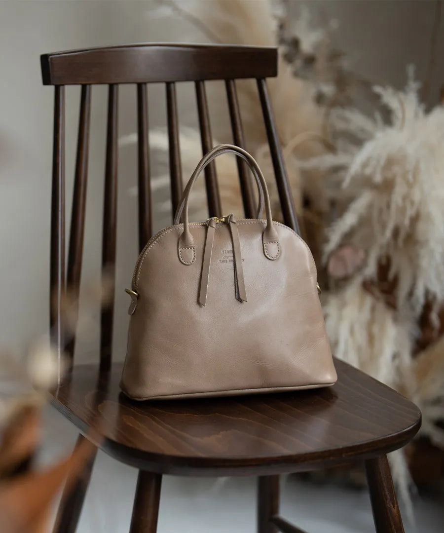 Leather Tote bag 「Hone M size」 Color：Sand greige