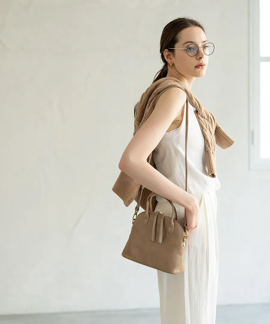 Leather Shoulder bag 「Hone M size (Version 2)」 Color: Sand greige