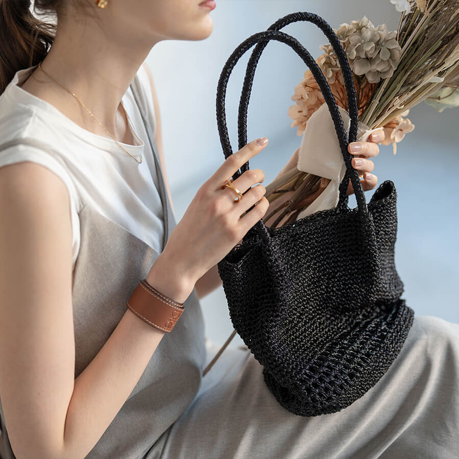 Metallic cord knit basket bag「Lunenta」 Color: Black